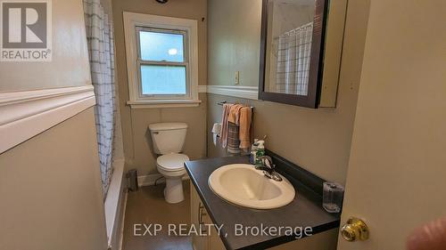 82 Jacobson Avenue, St. Catharines, ON - Indoor Photo Showing Bathroom