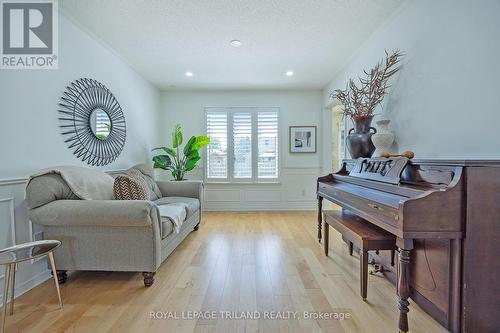 146 Napoleon Drive, London, ON - Indoor Photo Showing Living Room