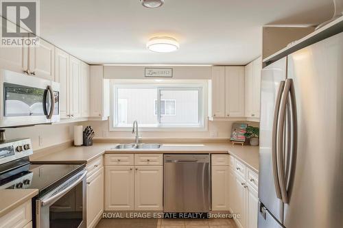 118 Woodland Crescent, South Bruce Peninsula, ON - Indoor Photo Showing Kitchen With Double Sink