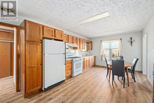 237 Frances Street, Central Elgin, ON - Indoor Photo Showing Kitchen