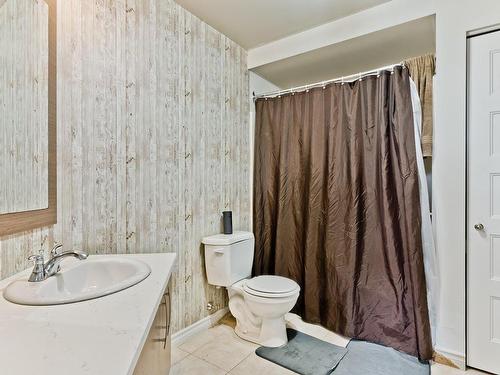 Bathroom - 660  - 662 Rue Des Girolles, Sherbrooke (Brompton/Rock Forest/Saint-Élie/Deauville), QC - Indoor Photo Showing Bathroom