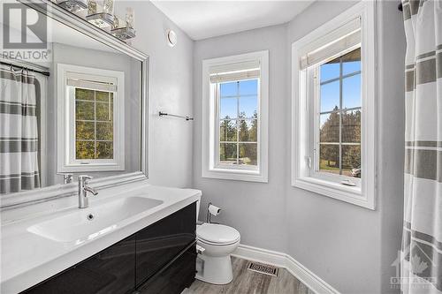202 Grey Fox Drive, Ottawa, ON - Indoor Photo Showing Bathroom