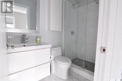 212 Dundurn Avenue, Dundurn, SK - Indoor Photo Showing Bathroom