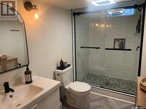 12 Armour Street, Regina, SK - Indoor Photo Showing Bathroom