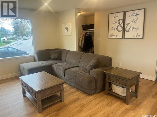 12 Armour Street, Regina, SK - Indoor Photo Showing Living Room