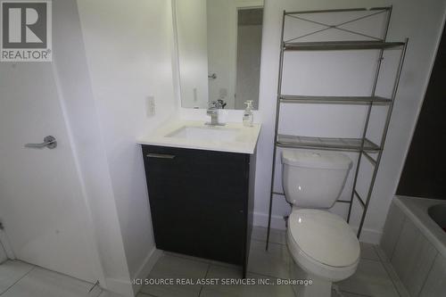 209 - 2 Gladstone Avenue, Toronto, ON - Indoor Photo Showing Bathroom