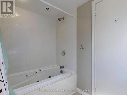 714 Conacher Drive, Toronto, ON - Indoor Photo Showing Bathroom