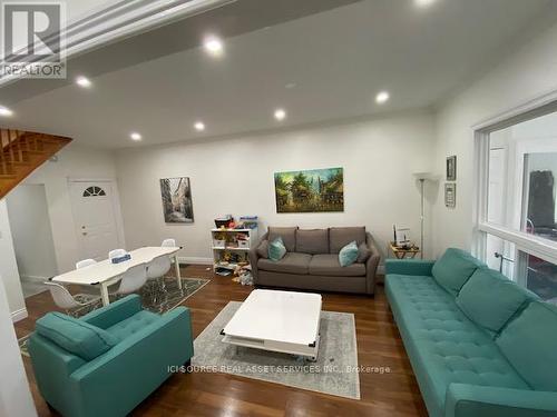 Upper - 18 Dentonia Park Avenue, Toronto, ON - Indoor Photo Showing Living Room