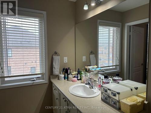 117 Underwood Drive, Whitby, ON - Indoor Photo Showing Bathroom