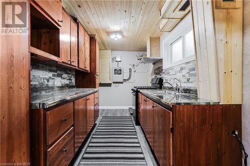453157 Grey Road 2, Grey Highlands, ON - Indoor Photo Showing Kitchen