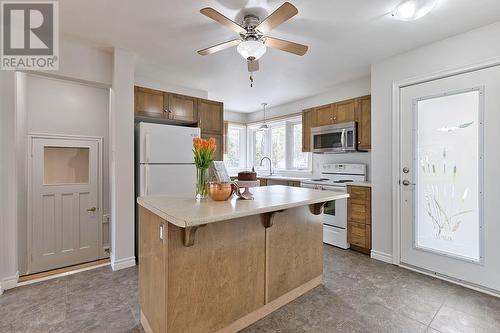 28 Springhill Crescent, Petawawa, ON - Indoor Photo Showing Kitchen