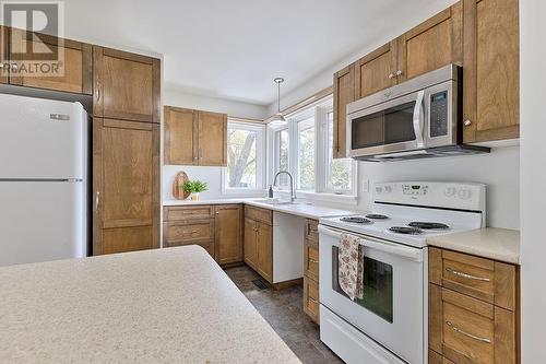 28 Springhill Crescent, Petawawa, ON - Indoor Photo Showing Kitchen