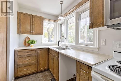 28 Springhill Crescent, Petawawa, ON - Indoor Photo Showing Kitchen With Double Sink
