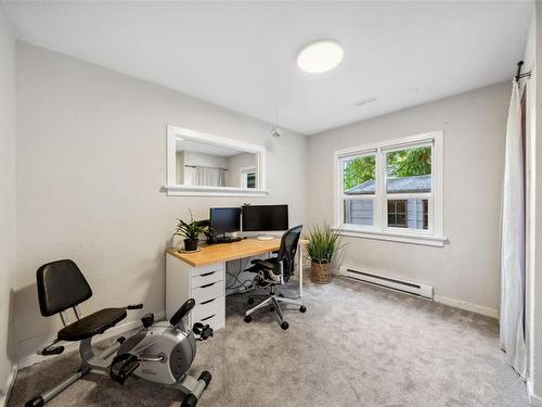 999 Mcbriar Ave, Saanich, BC - Indoor Photo Showing Office