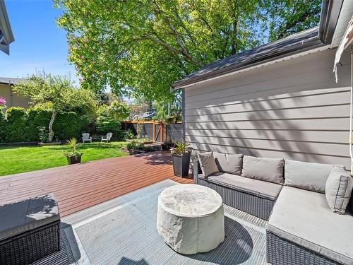 999 Mcbriar Ave, Saanich, BC - Outdoor With Deck Patio Veranda With Exterior