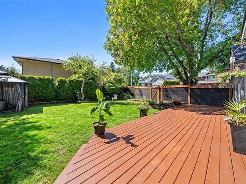 999 Mcbriar Ave, Saanich, BC - Outdoor With Backyard