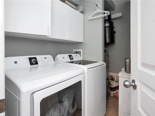 109-350 Island Hwy South, Campbell River, BC - Indoor Photo Showing Laundry Room
