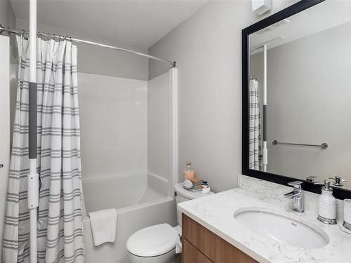 944 Warbler Close, Langford, BC - Indoor Photo Showing Bathroom
