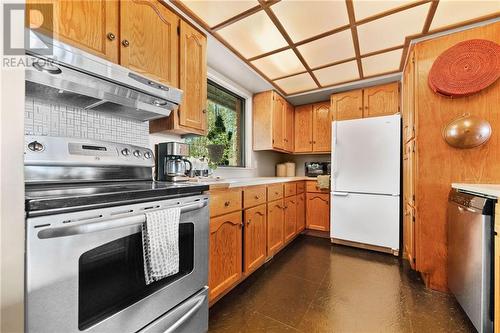 25 Greenway Drive, Westmeath, ON - Indoor Photo Showing Kitchen