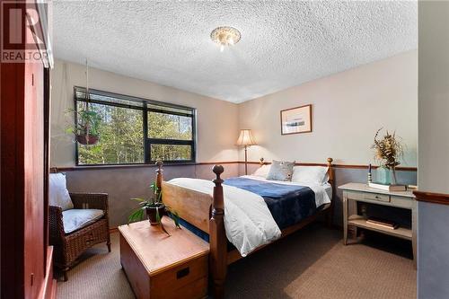 25 Greenway Drive, Westmeath, ON - Indoor Photo Showing Bedroom