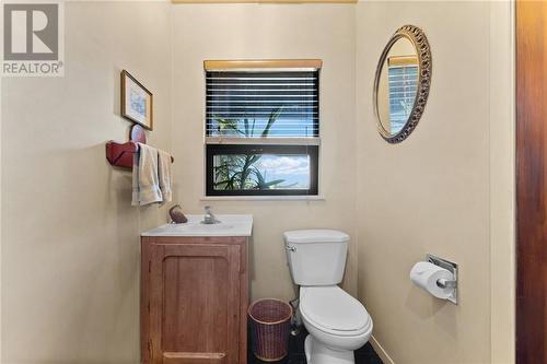 25 Greenway Drive, Westmeath, ON - Indoor Photo Showing Bathroom