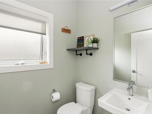 1210 Solstice Cres, Langford, BC - Indoor Photo Showing Bathroom