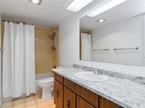 308-1005 Mckenzie Ave, Saanich, BC - Indoor Photo Showing Bathroom