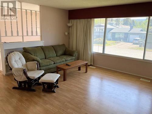 440 Scarboro Road, Kelowna, BC - Indoor Photo Showing Living Room