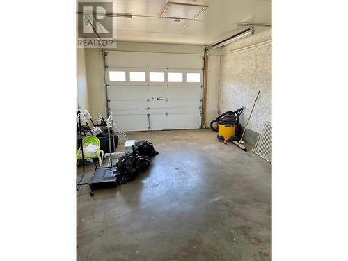 440 Scarboro Road, Kelowna, BC - Indoor Photo Showing Garage