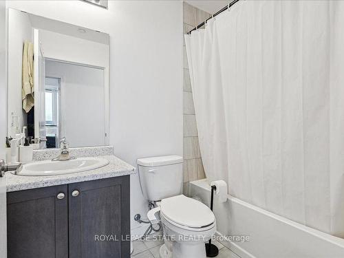 306-5055 Greenlane Rd, Lincoln, ON - Indoor Photo Showing Bathroom