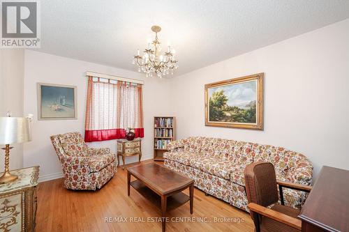 2536 Jarvis Street, Mississauga, ON - Indoor Photo Showing Living Room