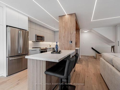 1035-33 Harbour Sq, Toronto, ON - Indoor Photo Showing Kitchen With Stainless Steel Kitchen
