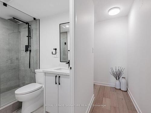 1035-33 Harbour Sq, Toronto, ON - Indoor Photo Showing Bathroom