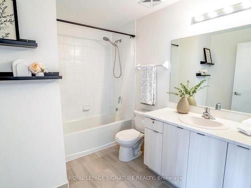 306-5131 Sheppard Ave E, Toronto, ON - Indoor Photo Showing Bathroom