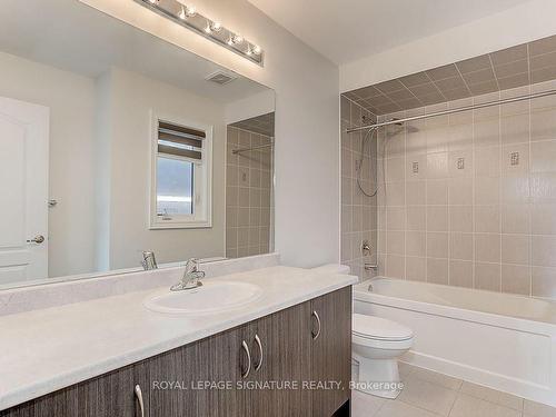 716 Dillman Ave, Newmarket, ON - Indoor Photo Showing Bathroom