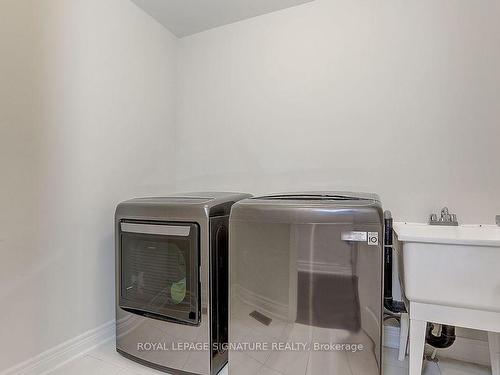 716 Dillman Ave, Newmarket, ON - Indoor Photo Showing Laundry Room