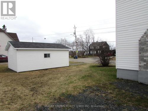 85 1St St, Smooth Rock Falls, ON - Indoor Photo Showing Garage