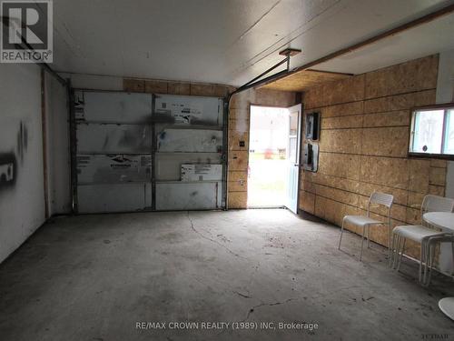 85 1St Street, Smooth Rock Falls, ON - Indoor Photo Showing Garage