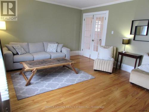 85 1St Street, Smooth Rock Falls, ON - Indoor Photo Showing Living Room