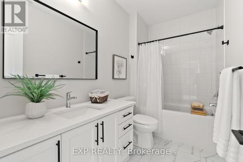 10 Horizon Court, Kawartha Lakes, ON - Indoor Photo Showing Bathroom