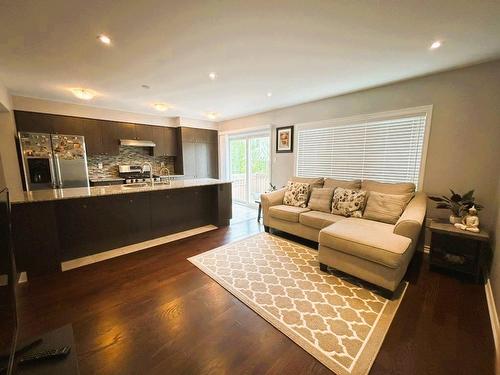 527 Goldenrod Lane Lane|Unit #114, Kitchener, ON - Indoor Photo Showing Living Room