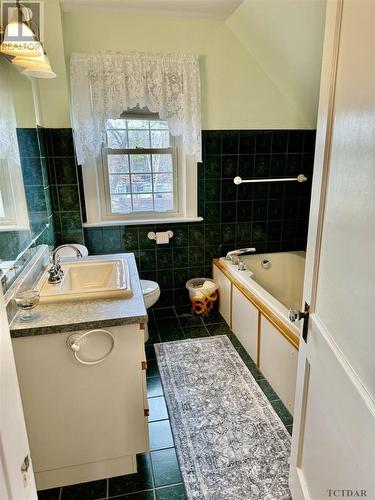 6 Drury St, Kapuskasing, ON - Indoor Photo Showing Bathroom