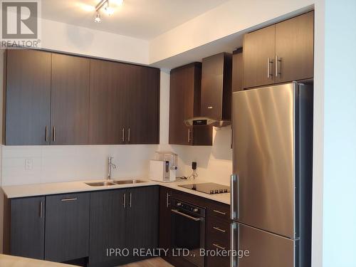 613 - 195 Bonis Avenue, Toronto, ON - Indoor Photo Showing Kitchen With Double Sink
