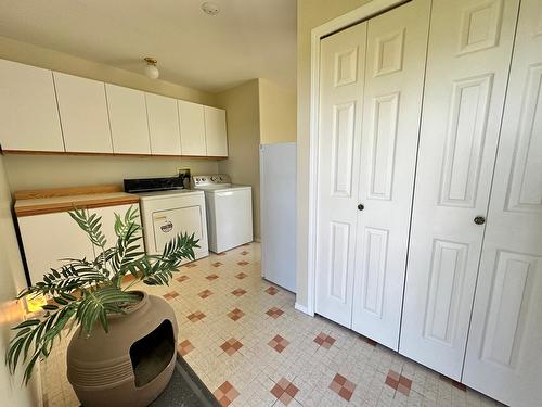 7633 16Th Street, Grand Forks, BC - Indoor Photo Showing Laundry Room