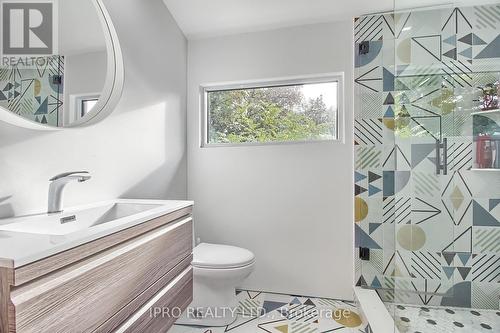 5 Hatton Court, Toronto, ON - Indoor Photo Showing Bathroom