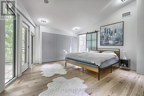 5 Hatton Court, Toronto, ON - Indoor Photo Showing Bedroom
