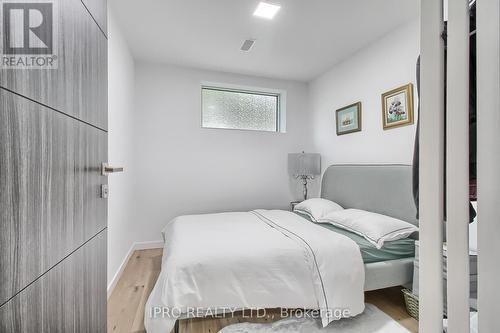5 Hatton Court, Toronto, ON - Indoor Photo Showing Bedroom