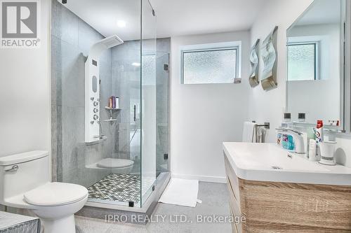 5 Hatton Court, Toronto, ON - Indoor Photo Showing Bathroom