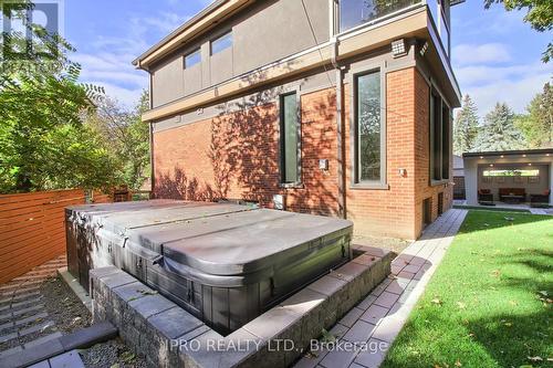 5 Hatton Court, Toronto, ON - Outdoor