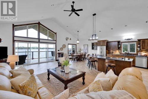87 Loon Street, Kawartha Lakes, ON - Indoor Photo Showing Living Room